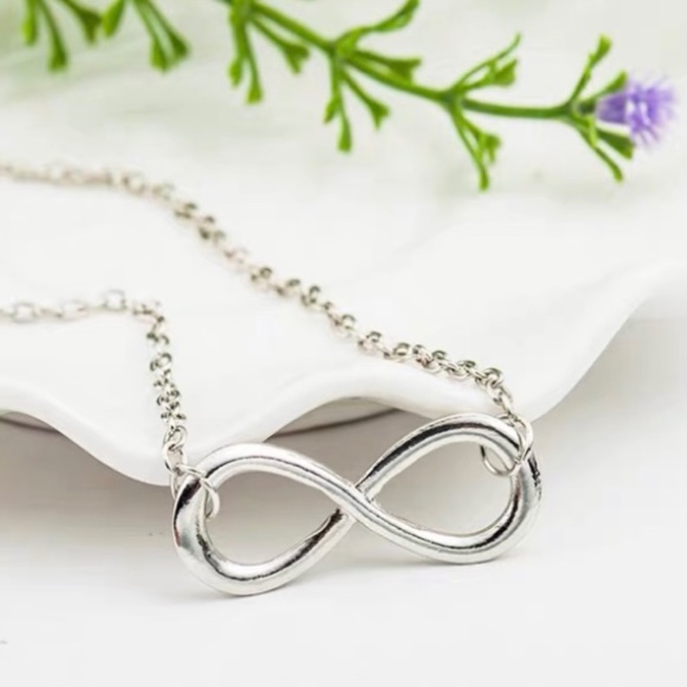❣️$25/3❣️ Unlimited Silver Pendant Necklace - Picture 4 of 7